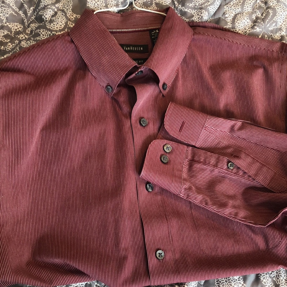 Van Heusen L 16-16.5 neck Classic Fit Pinstripes Burgandy Button Down Collar
